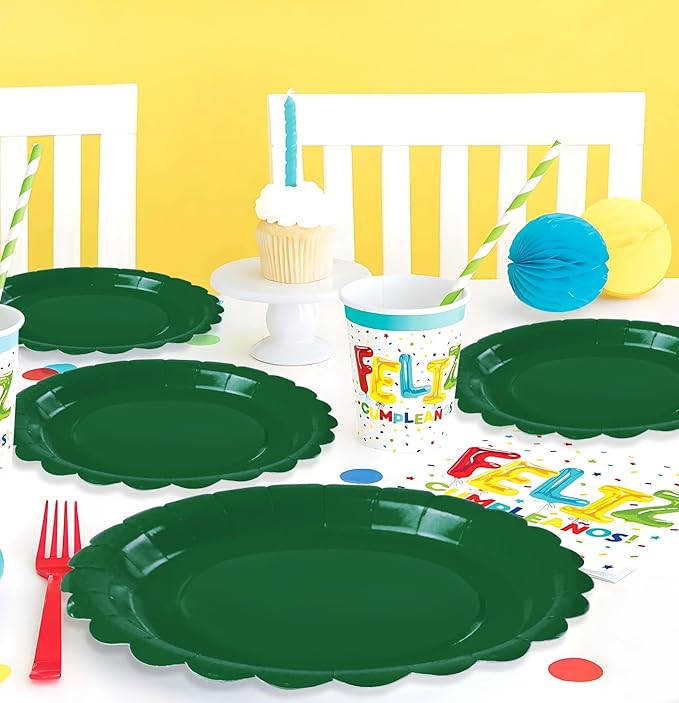 HEIPINIUYE 25 Pieces Green Paper Plates 7 Inch Green Scalloped Plates Disposable Dinner Plates for Wedding Baby Shower Birthday Christmas Party Dessert Plates