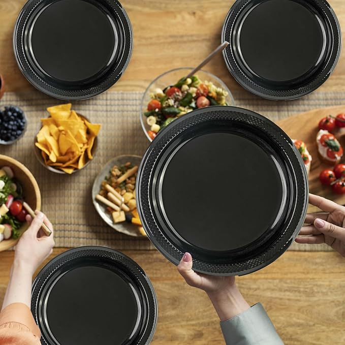 50 PCS Black Plastic Plates, 7 Inch Disposable Party Plates Solid Color Dessert Plates for BBQ Picnic Wedding Birthday Party Supplies (Black, 7 Inch)