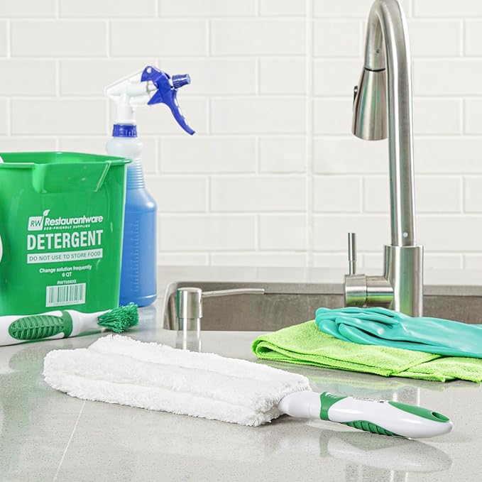 Restaurantware Duster 1 Pack of 14.7 x 3.4 x 1.1 Inch Cotton Duster Washable Multipurpose Cleaning Tool Non-Slip Handle Green and White Dust Remover Tool