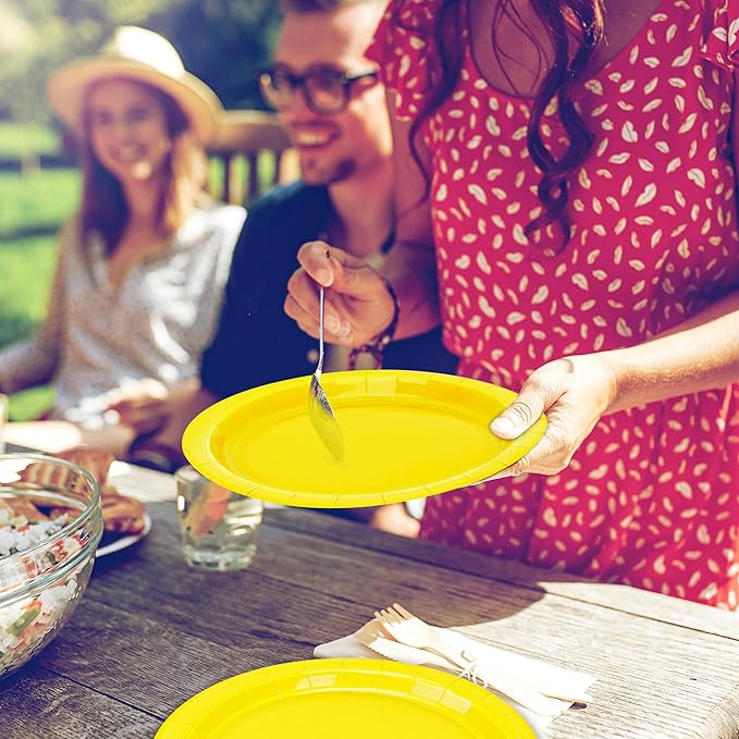 QZYL Disposable Paper Plates Set, 50 PCS Yellow Dinner Paper Plates, Round 9 Inches Party Tableware Pack for Daily Meal Picnic Anniversary Wedding Festival Gathering Party Supplies