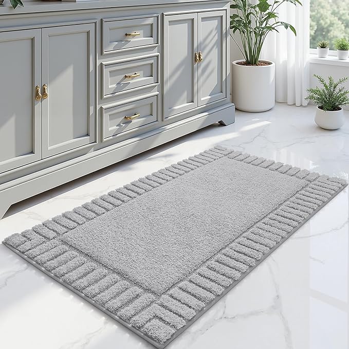 LUMI Bathroom Rugs Non Slip with Rubber Backing, Extra Soft Plush Microfiber Bath Rug Absorbent, Machine Washable Bath Mat Quick Dry for Tub, Shower, Hotel, Light Grey, 24"x43"