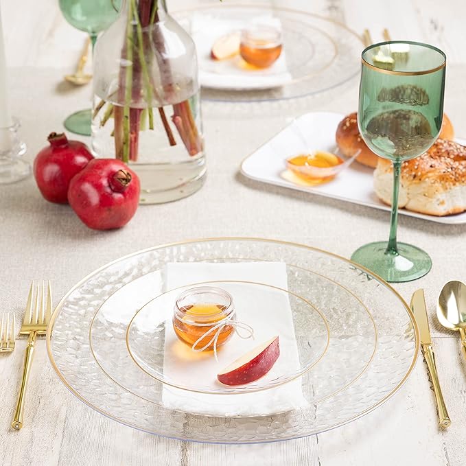 PLASTICPRO 30 Pack Hammered Plastic Plates Heavyweight Disposable Plastic Plates Elegant Clear Hammered Rim Platsic Party Dishes (Hamered Clear With Gold Rim, 7'' INCH PLATES)