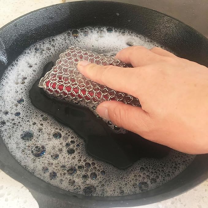 Cast Iron Skillet Cleaner, 316 Chainmail Scrubber Built-in Silicone Cast Iron Cleaner for Cast Irons Grill Pan Skillet Wok Bakeware Easy to Use Dishwasher Safe, Scrubber + Scraper + Towel